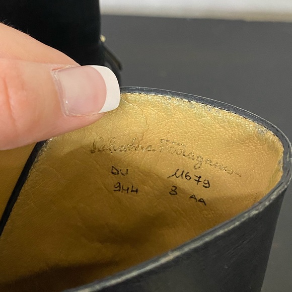 Salvatore Ferragamo heeled black boots gold buckle - Picture 11 of 12